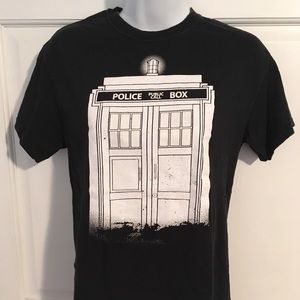 🔵 Dr Who Glow in the Dark Tardis Tee
